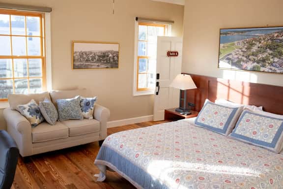 Historic St. Augustine Balcony Suite with Parking - Image 2