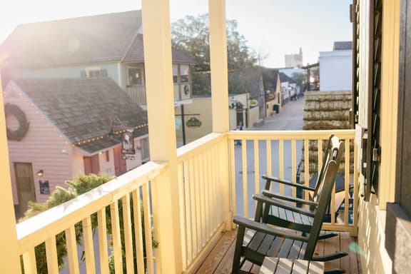 Historic St. Augustine Balcony Suite with Parking - Image 1